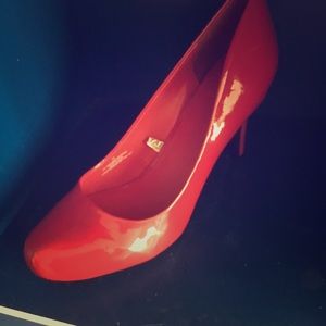 Sexy red heels not to tall